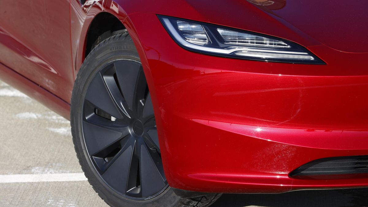 Vysokovýkonná Tesla Model 3 Performance má mít přes 500 koní